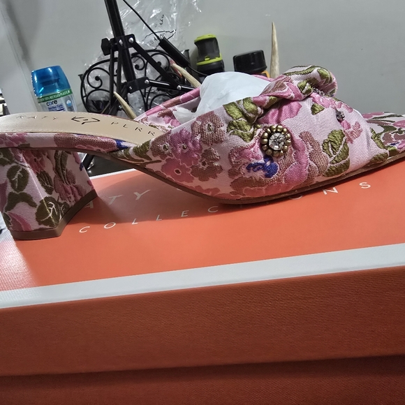 Size 7.5! Katy Perry Collections Floral Sandals in Pink and Green - Picture 2 of 11